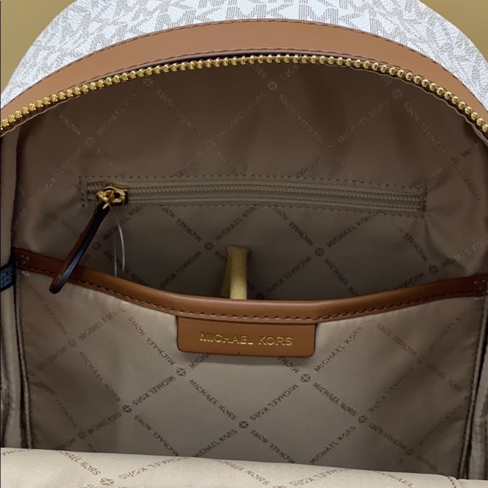 MICHAEL KORS KENLY MEDIUM BACKPACK VANILLA - Picture 16 of 16